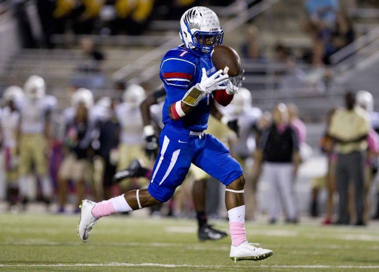 Oak Ridge wide receiver Lamar Handy catches a touchdown pass last season.
