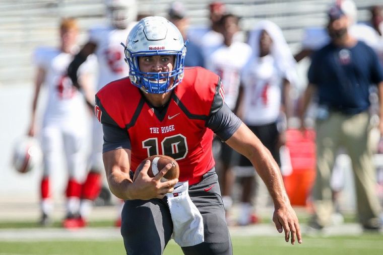 Oak Ridge's Braden Letney (10) runs the ball during the high school football game against Atascocita on Saturday, Oct. 10, 2015, at Woodforest Stadium.